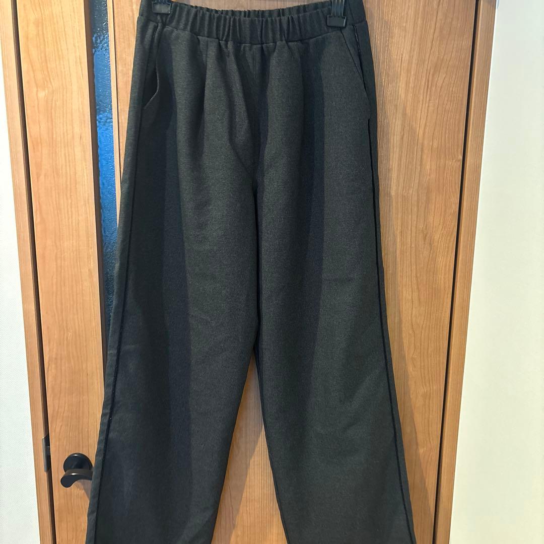 OUR パイピング使いのセミワイドパンツ