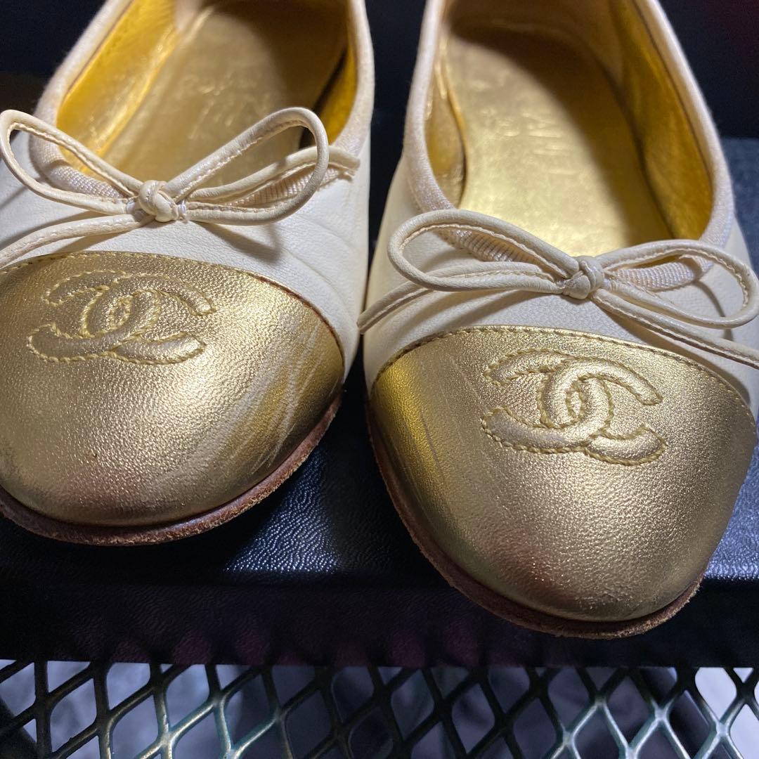 CHANEL アイボリー・ゴールド バレエシューズ