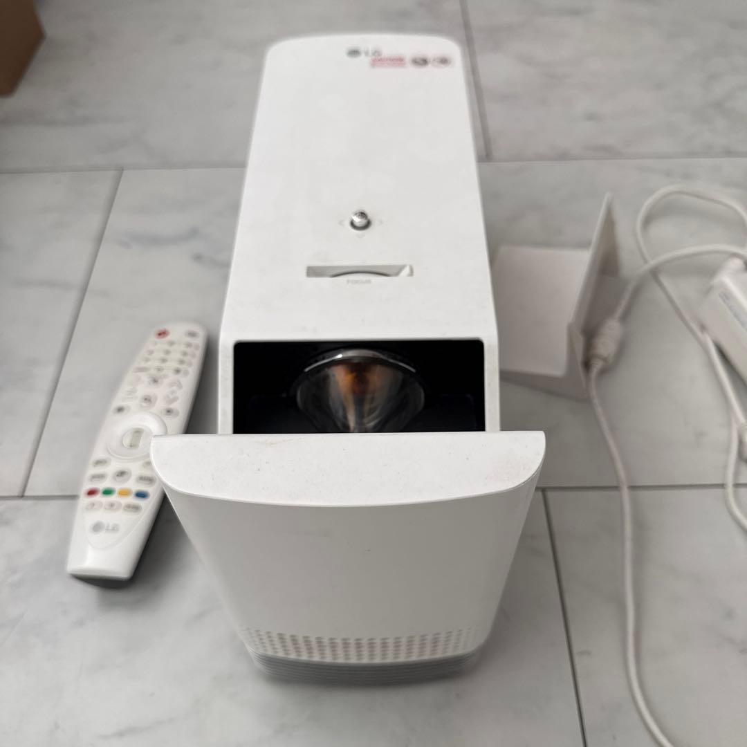 LG 超短焦点モデル HF85LS