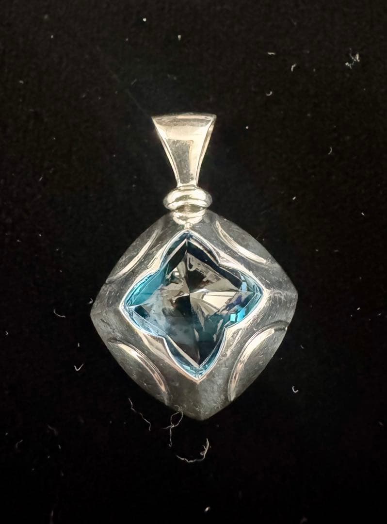 K18 WG ブルートパーズ　ペンダントトップ　6ct ボリューミー