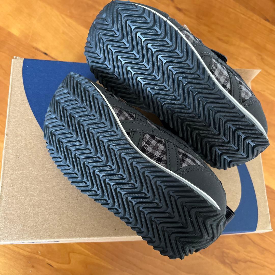 ファミリア　アシックス　スニーカー　16㎝