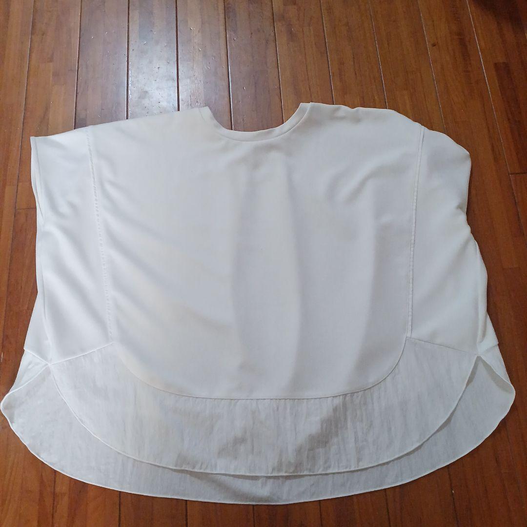 ビアズリー　ラウンドヘムT