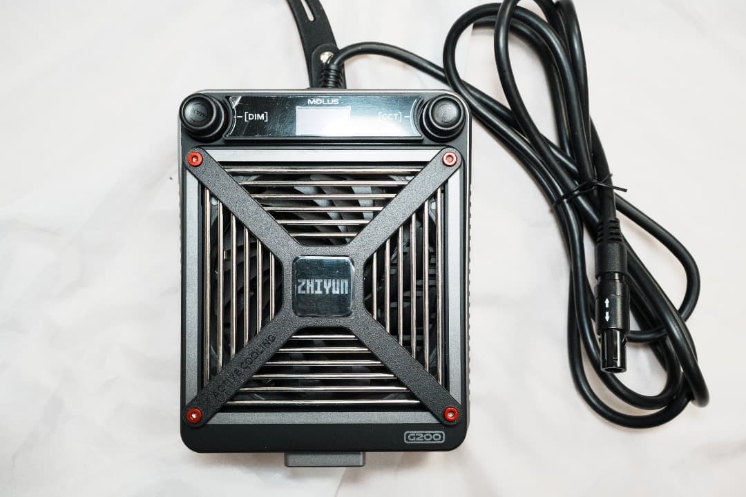 中古美品　ZHIYUN MOLUS G200 LED 200W　Bowens