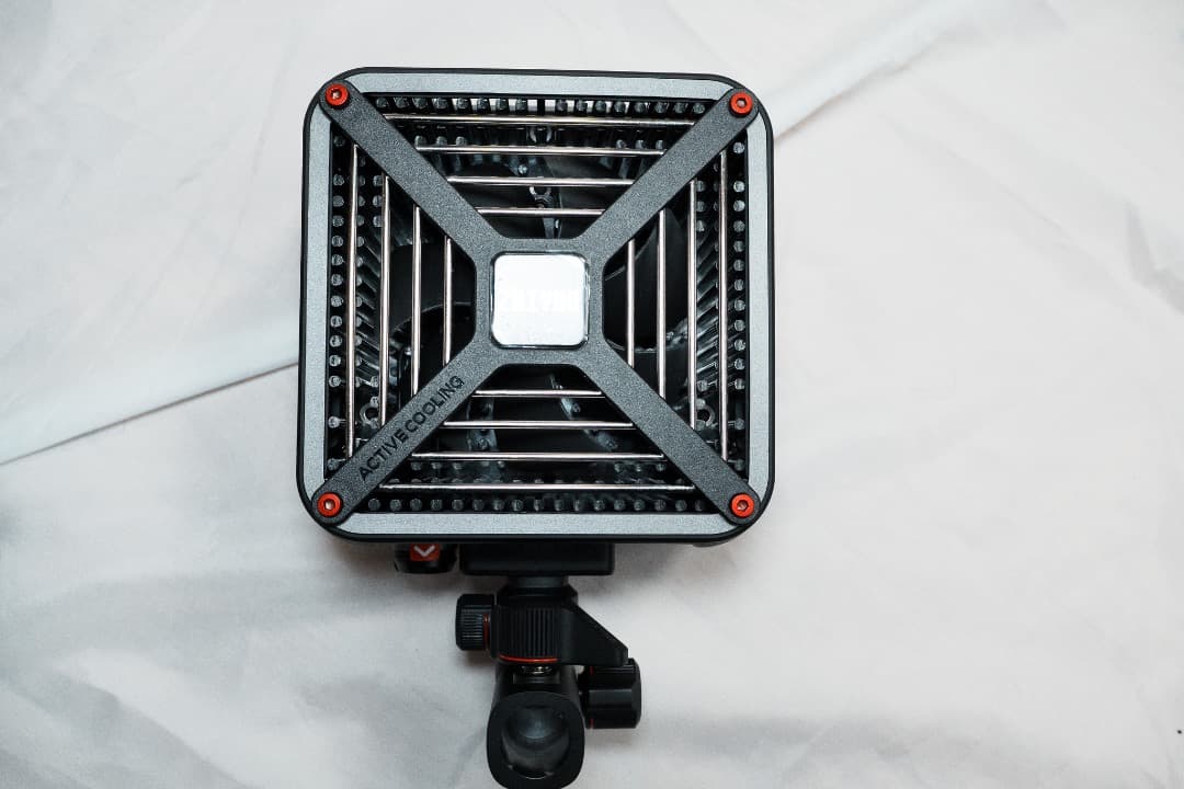 中古美品　ZHIYUN MOLUS G200 LED 200W　Bowens