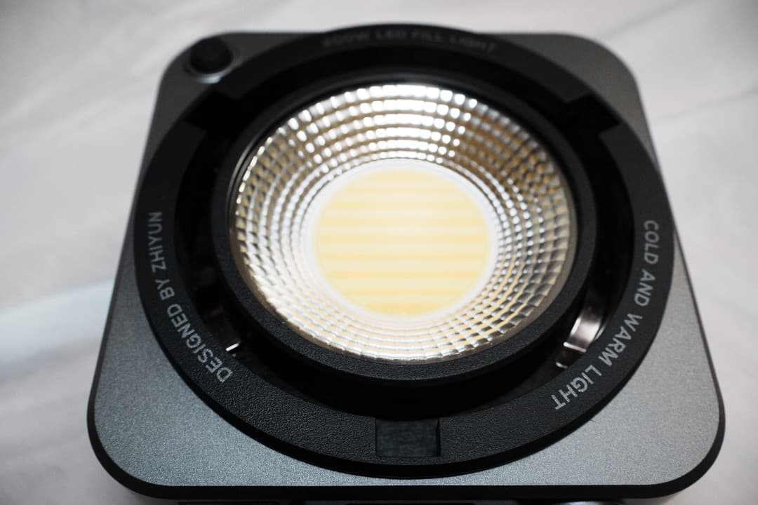 中古美品　ZHIYUN MOLUS G200 LED 200W　Bowens