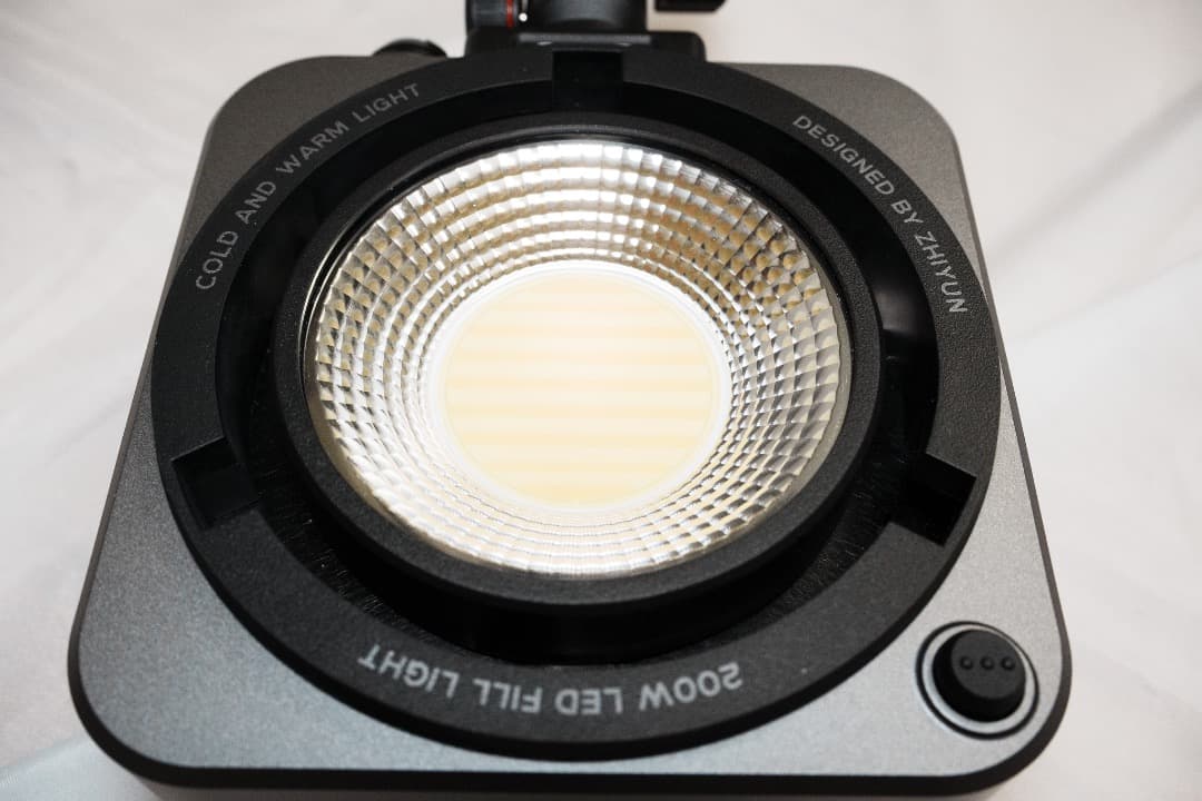 中古美品　ZHIYUN MOLUS G200 LED 200W　Bowens