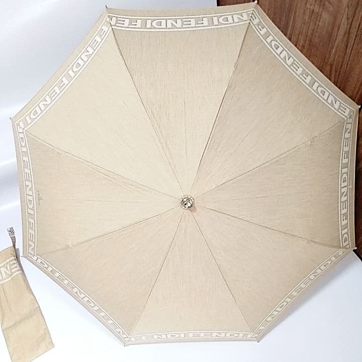 フェンディ　晴雨兼用　日傘　折りたたみ　　ロゴ　傘袋付き　クリーム色