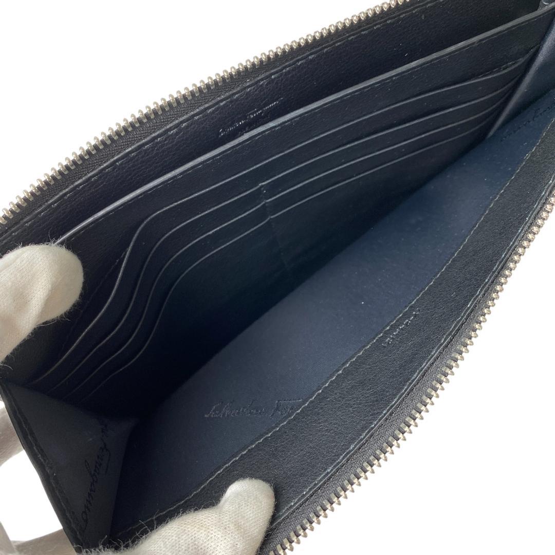 美品 フェラガモFERRAGAMO クラッチバッグ ロゴスタッズ 24-A121