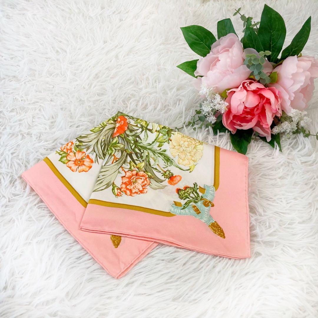 HERMES エルメス　女王陛下　カレ　REGINA ピンク　花束　フラワー　白