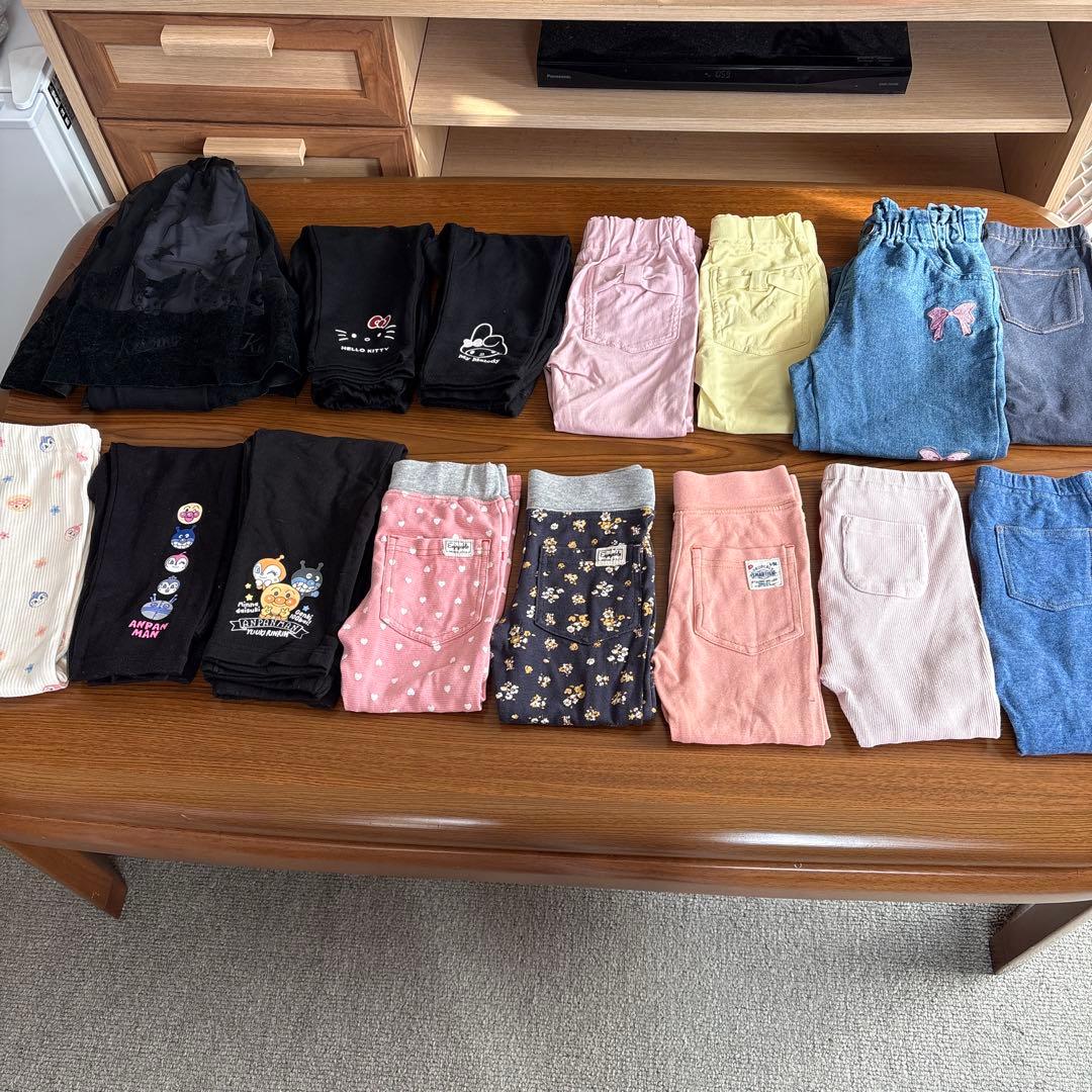 女の子服100サイズまとめ売り。トレーナー14点＆ズボン15点＆おまけ7点セット