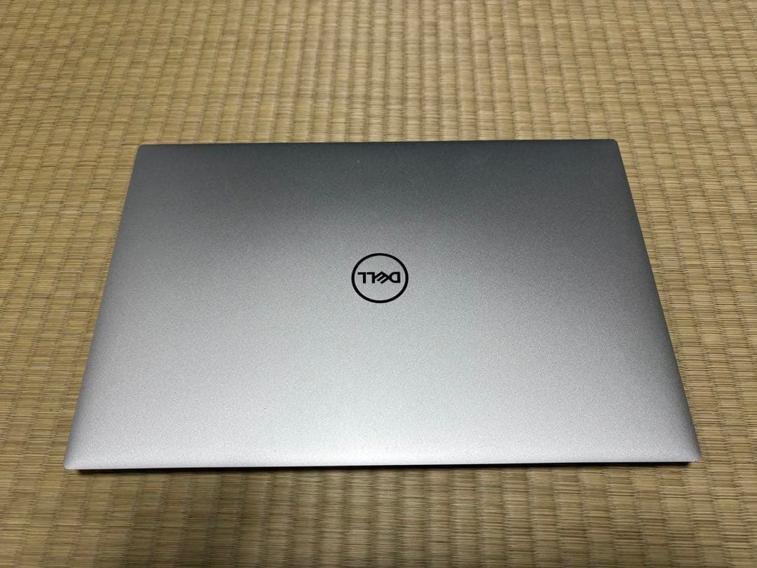 Dell XPS ノートPC シルバー