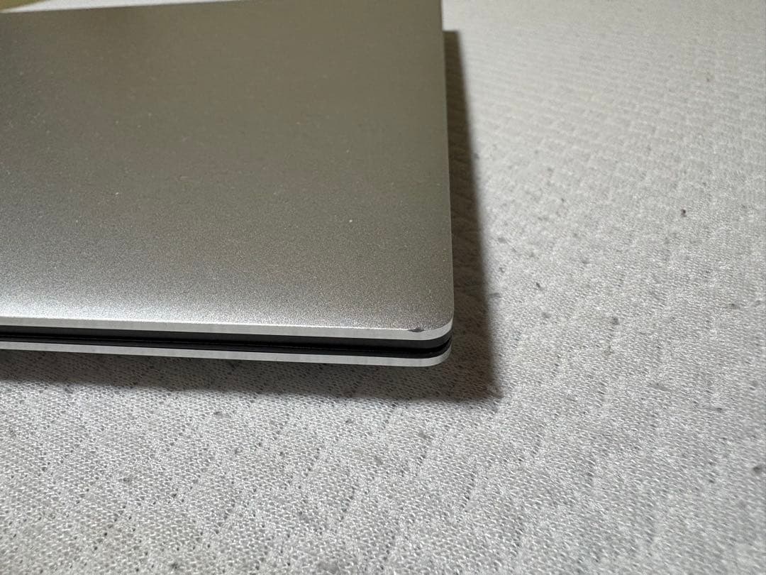 Dell XPS ノートPC シルバー