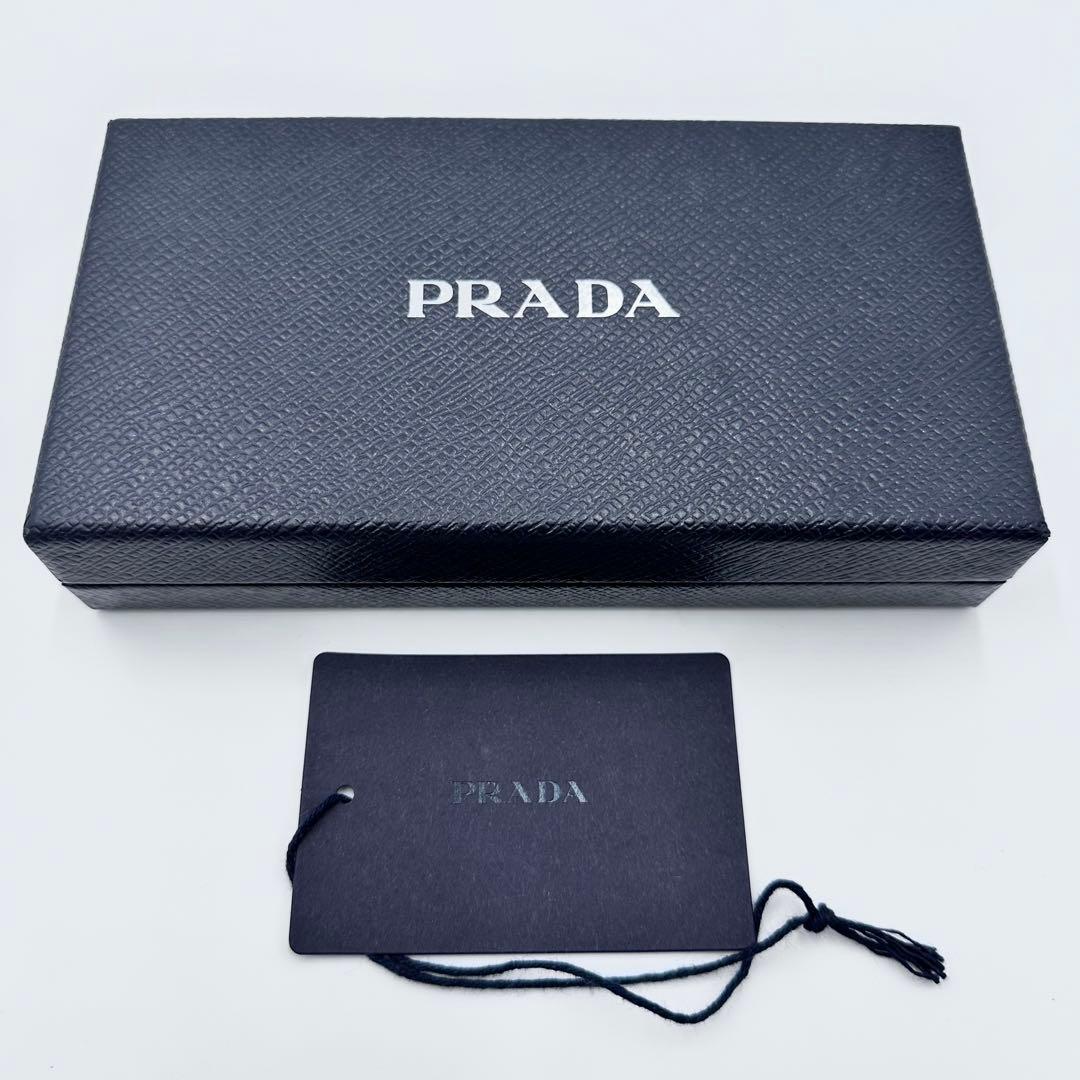 プラダ iPhone14ケース 1ZH162 三角プレート サフィアーノレザー黒