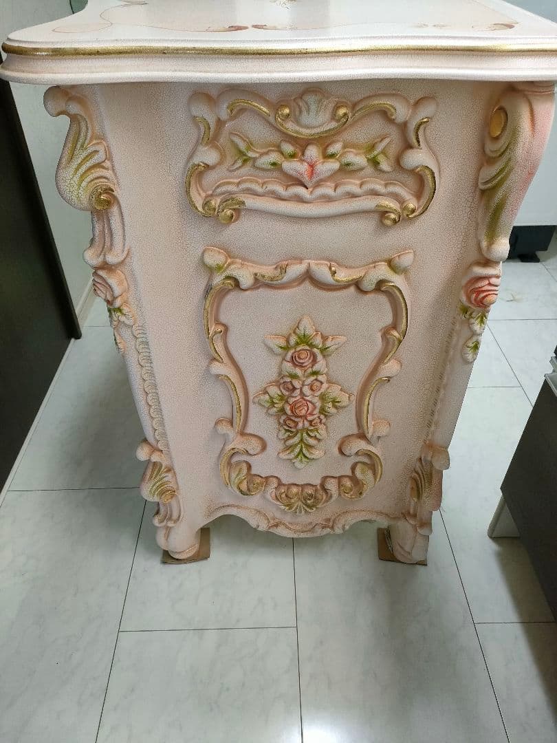 【strawberry様】ロココ調 収納家具 ガラス天板 四段チェスト