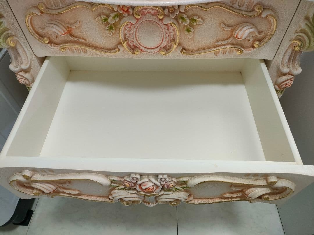 【strawberry様】ロココ調 収納家具 ガラス天板 四段チェスト