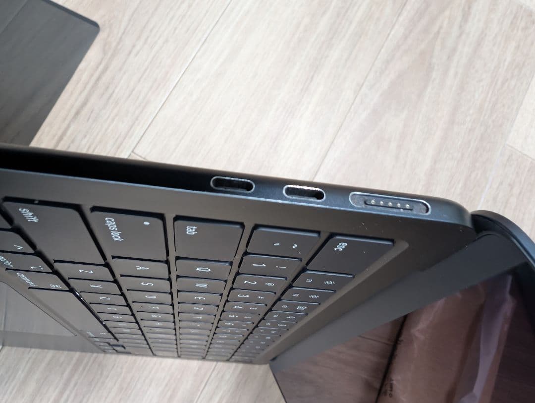 MacBook Air (M2, 2022) ・メモリ24GB,SSD256GB