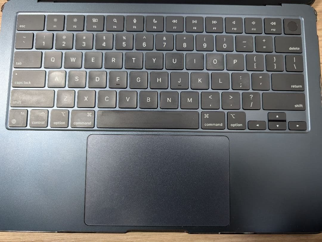 MacBook Air (M2, 2022) ・メモリ24GB,SSD256GB