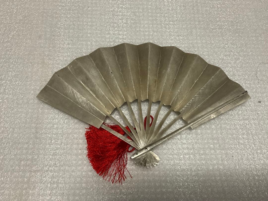 銀製／扇の置物。【ケースは御座いませんのであしからず　お部屋のインテリアとして】