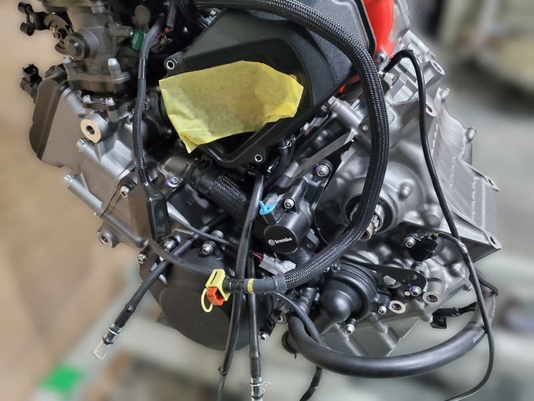 カワサキ エンジン　1000cc ほぼ未使用 H2 Kawasaki