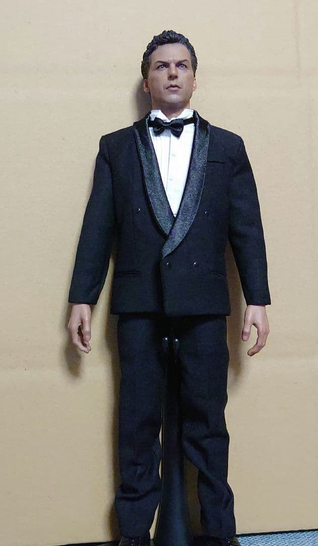 最終値下げ ホットトイズ ブルース・ウェイン 1/6 フィギュア