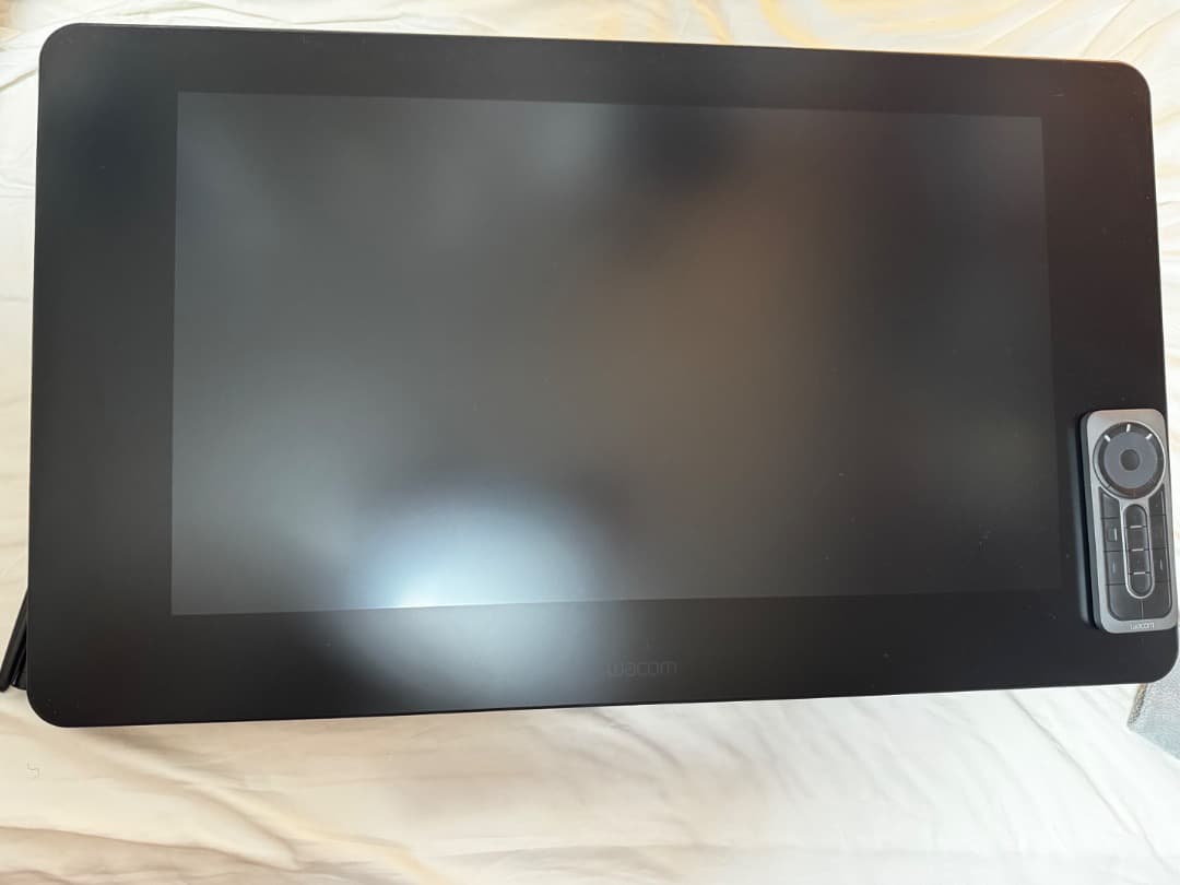 Wacom Cintiq Pro 24 タッチ対応 （折りたたみ脚に不具合あり）