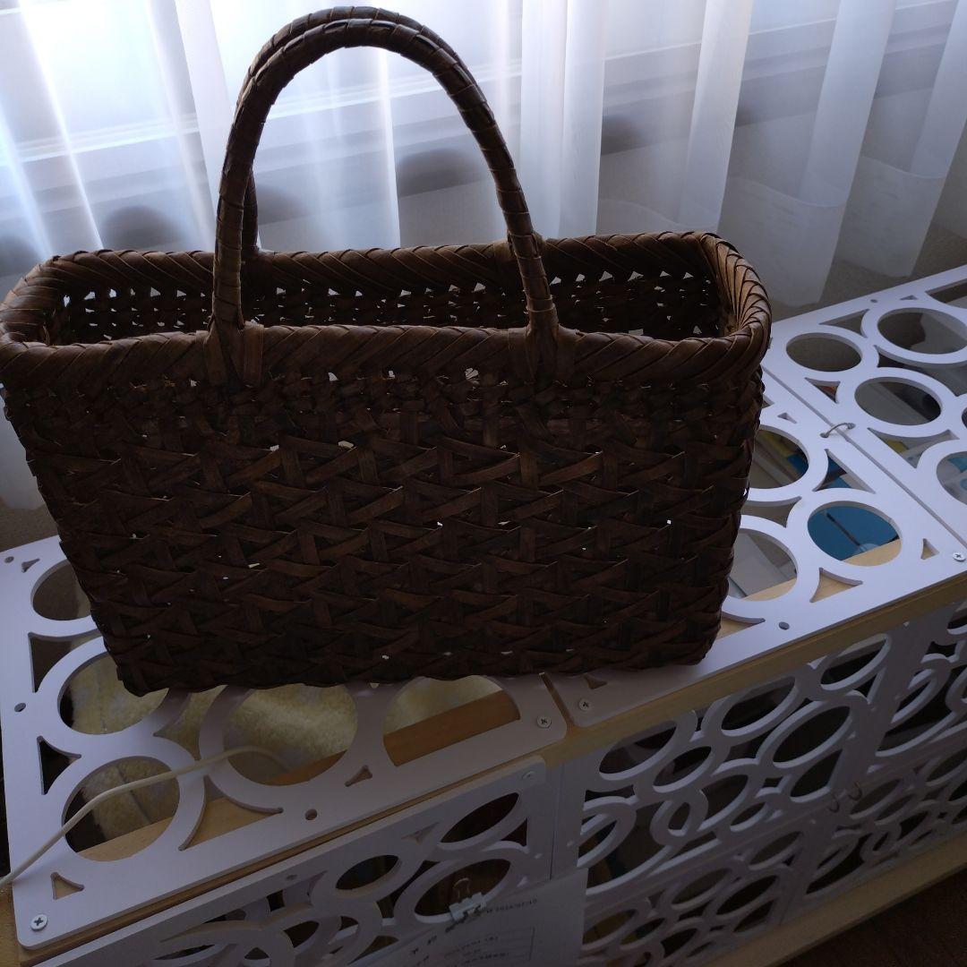 山葡萄の天然素材のブラウンかごバッグ