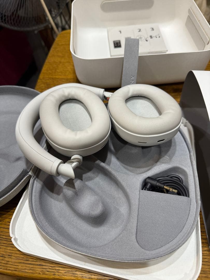 【ほぼ新品】Sony WH-1000MX6 プラチナシルバー