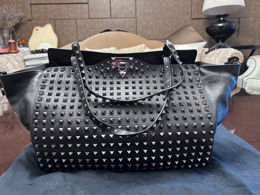 VALENTINO GARAVANI スタッズレザーバッグ