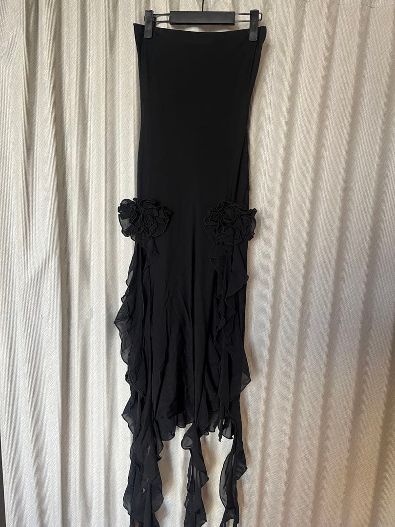 Fanci Clubブラック フラワー装飾 ストラップレスドレス