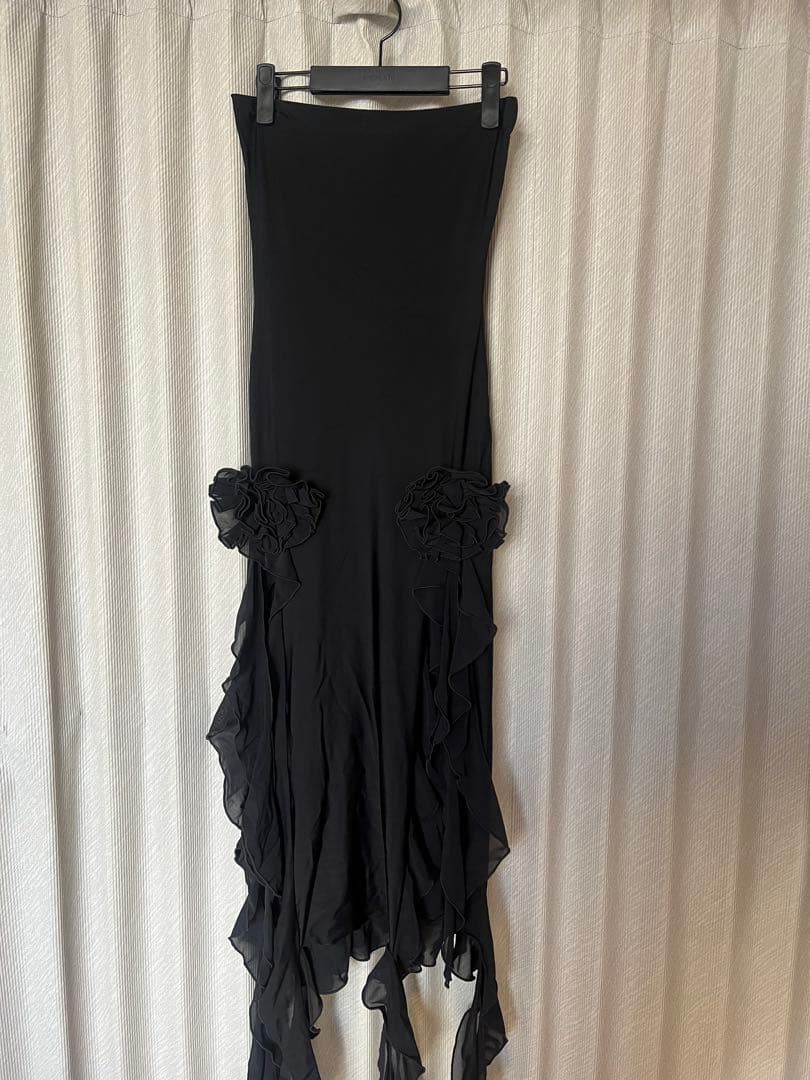 Fanci Clubブラック フラワー装飾 ストラップレスドレス