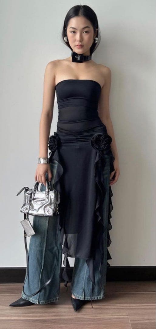 Fanci Clubブラック フラワー装飾 ストラップレスドレス