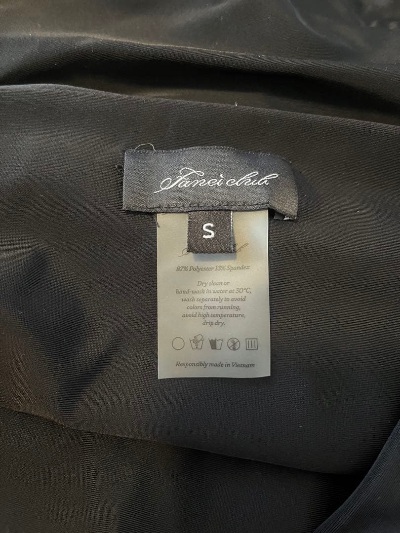 Fanci Clubブラック フラワー装飾 ストラップレスドレス