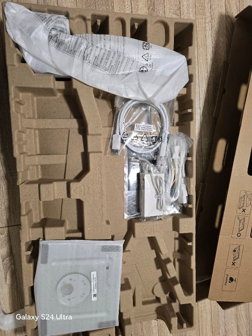 MAG 274QRFW 27インチ WQHDモニター