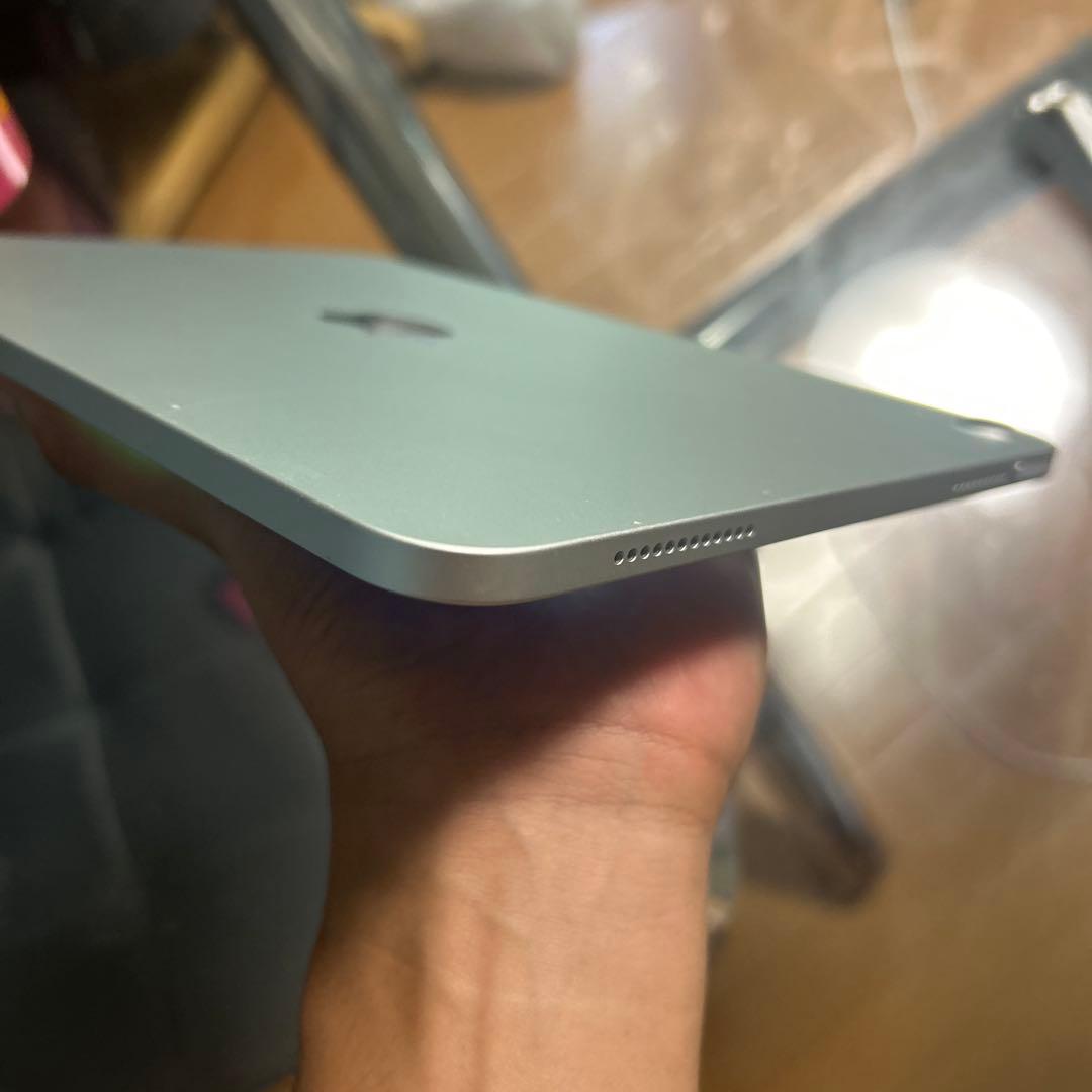 【美品】Apple iPad （第10世代）シルバー 64GB Wi-Fi