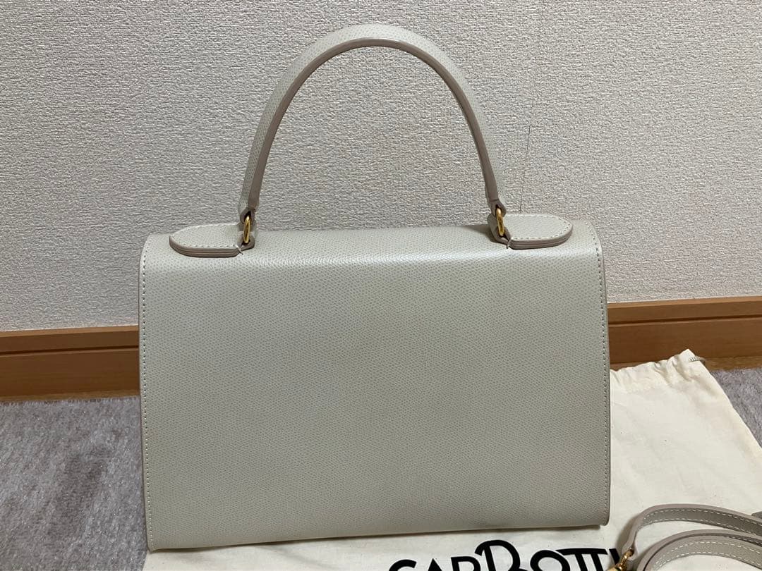 カルボッティ　エレナ　ベージュ　CARBOTTI