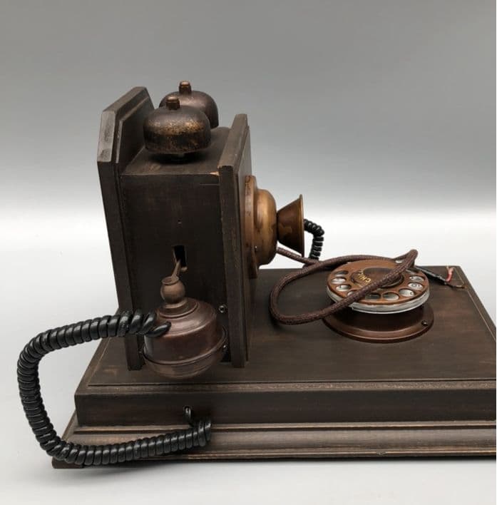 初期に収集された古い電話は、中国民国に残されています。