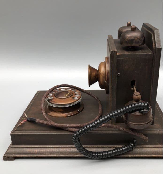 初期に収集された古い電話は、中国民国に残されています。