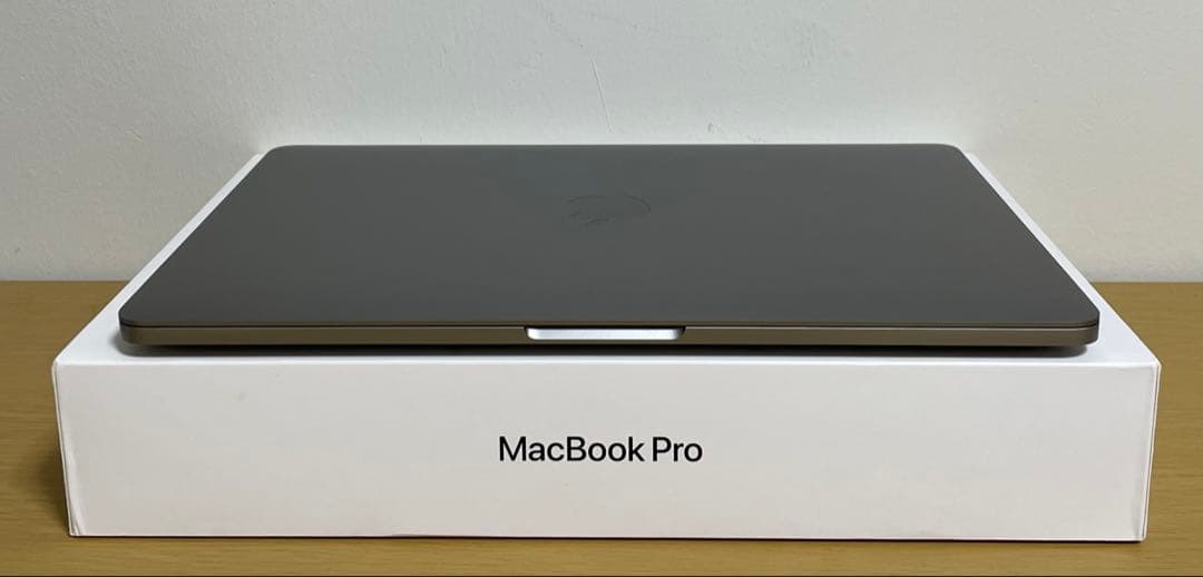 美品 MacBook Pro 2020 TouchBar バッテリー良い
