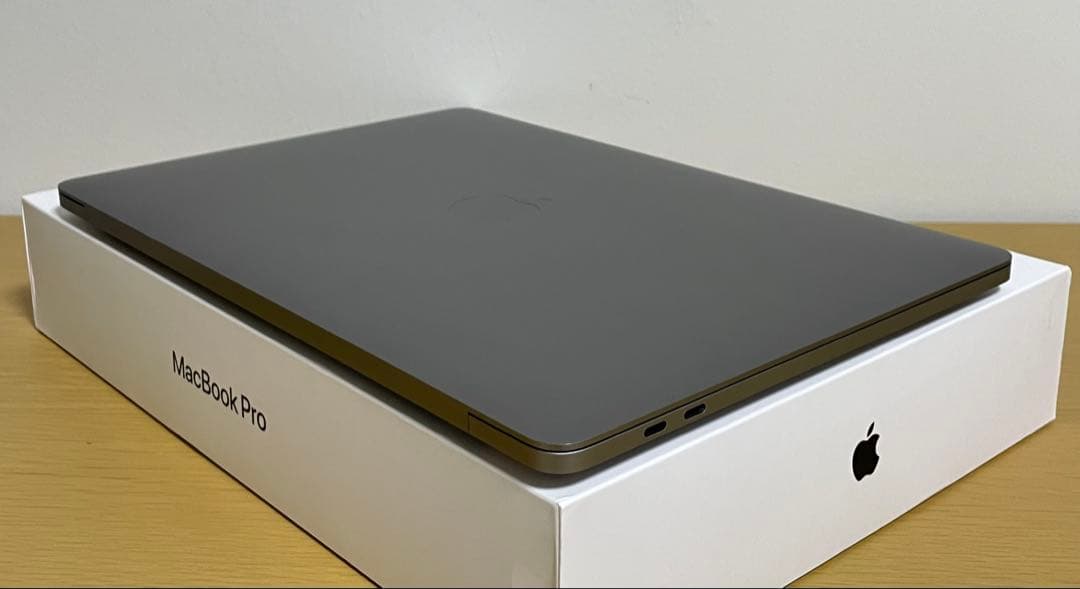 美品 MacBook Pro 2020 TouchBar バッテリー良い