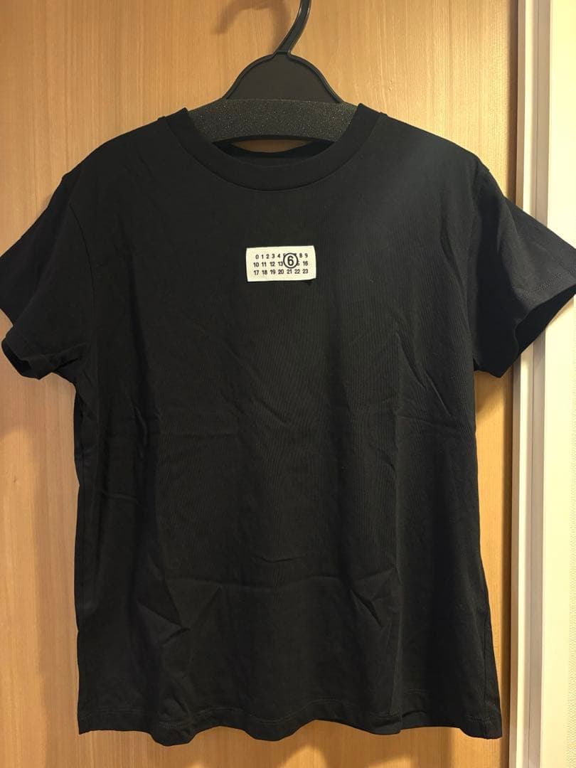 【専用出品】MM6 / カレンダータグTシャツ　黒