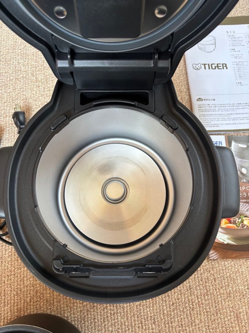 TIGER 電気圧力鍋 黒