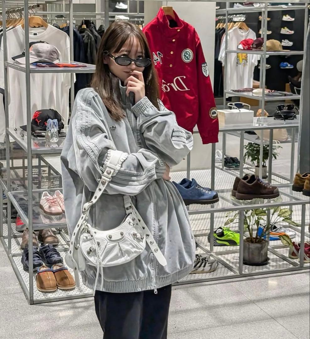 新品　Ｍ　adidas 起毛ツイル　オーバーサイズファイアーバードトラックトップ