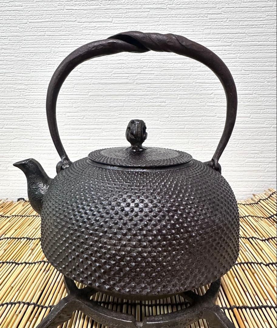 南部釜師　初代緑山　河村 常次郎作　１２型アラレ　南部鉄瓶　かず様売約済み