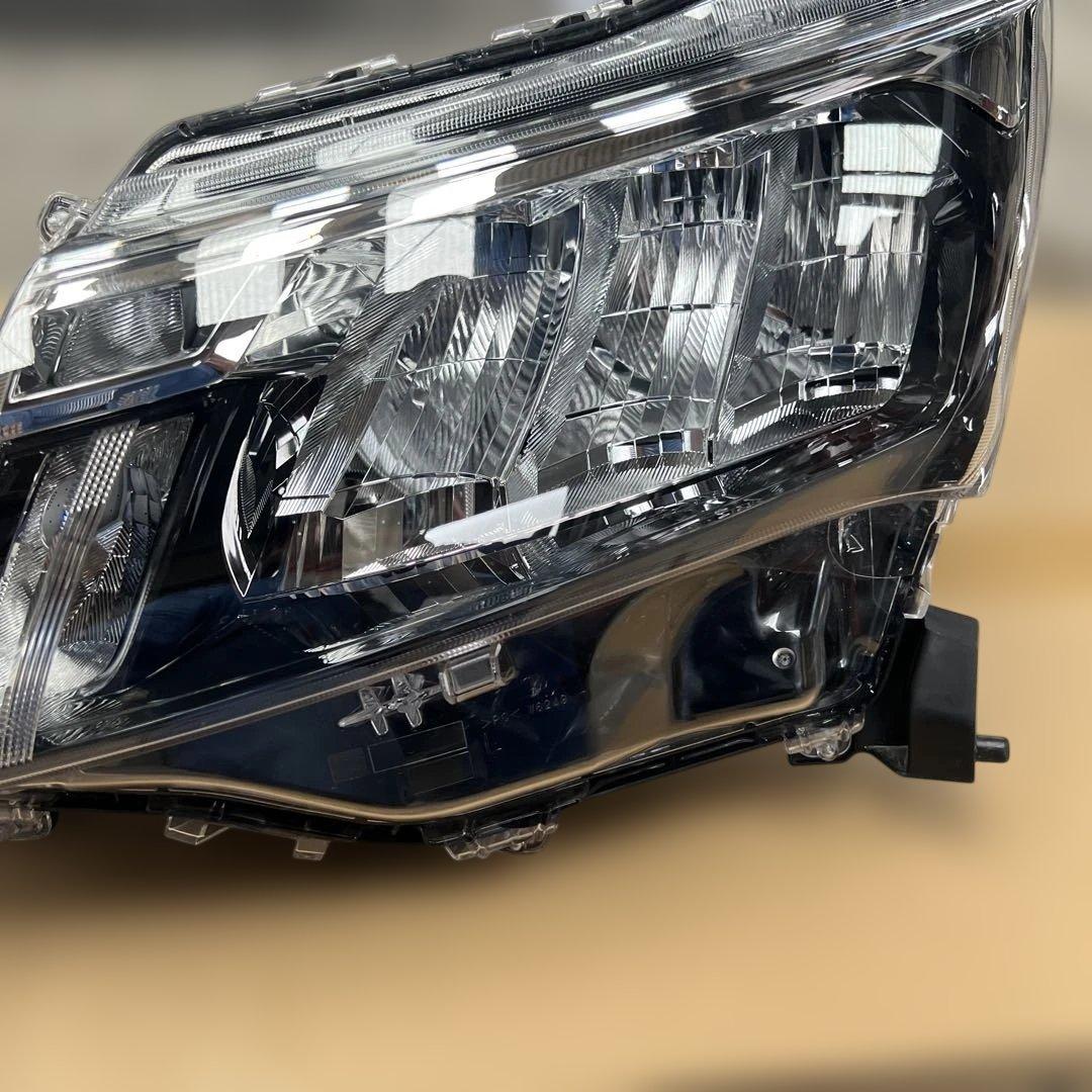 左ヘッドライト