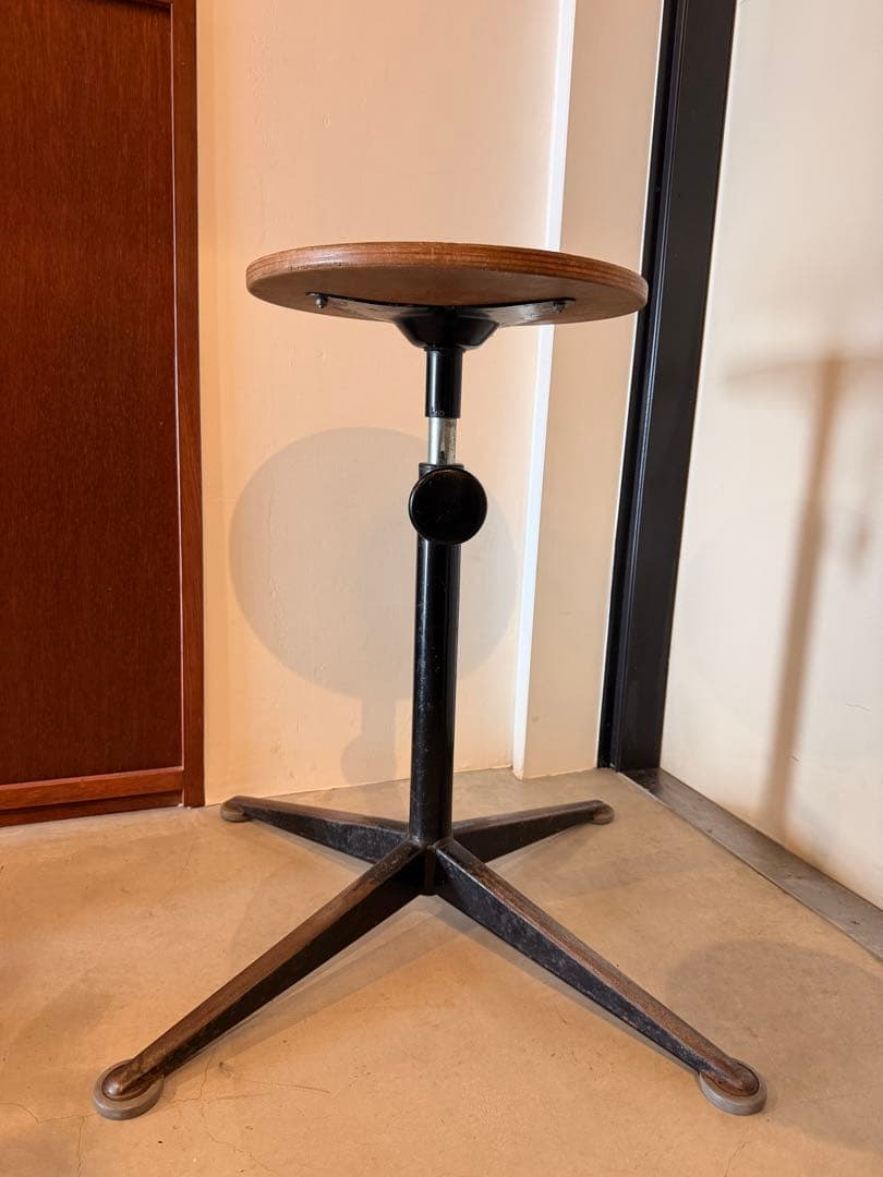 スツール Friso Kramer\" for Ahrend stool 1960
