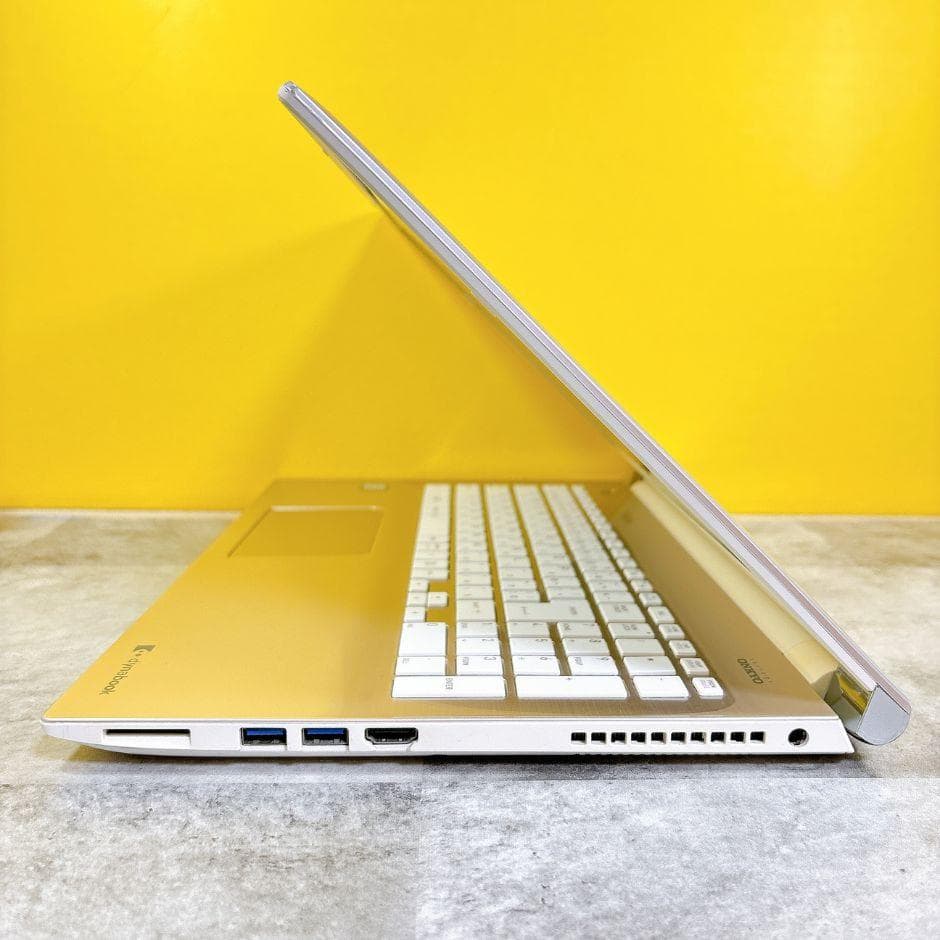 新品SSDで快適✨おしゃれゴールド✨薄型 カメラ付 フルHD Windows11