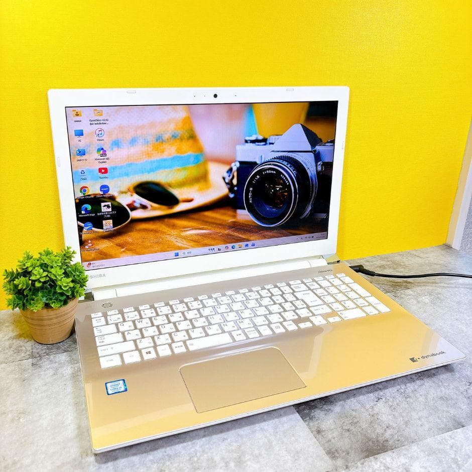 新品SSDで快適✨おしゃれゴールド✨薄型 カメラ付 フルHD Windows11