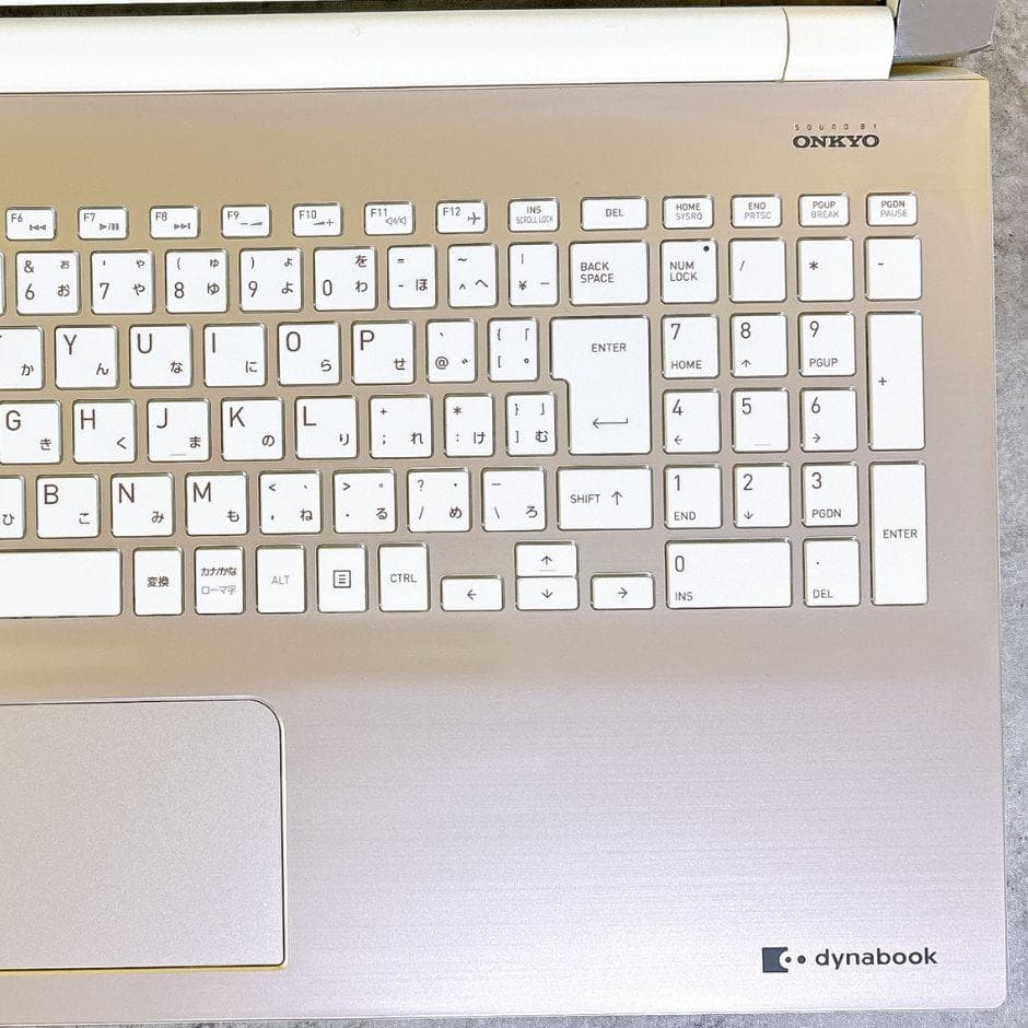 新品SSDで快適✨おしゃれゴールド✨薄型 カメラ付 フルHD Windows11