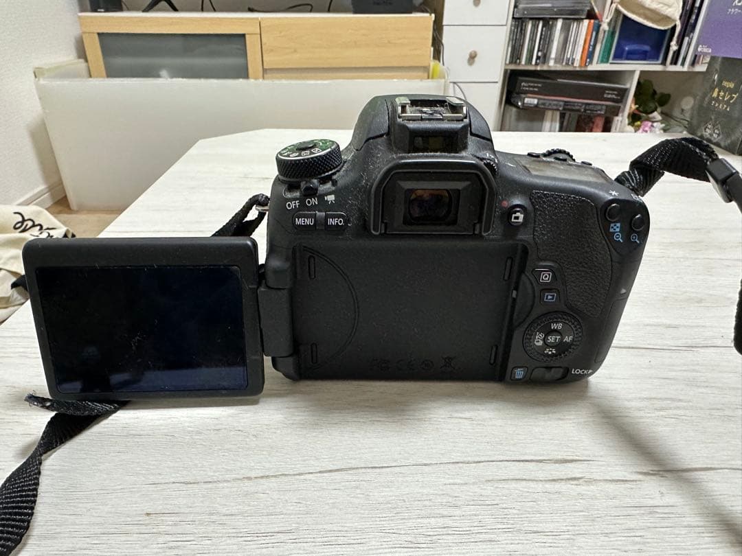 Canon デジタル一眼レフカメラ EOS 8000d本体とレンズ2本