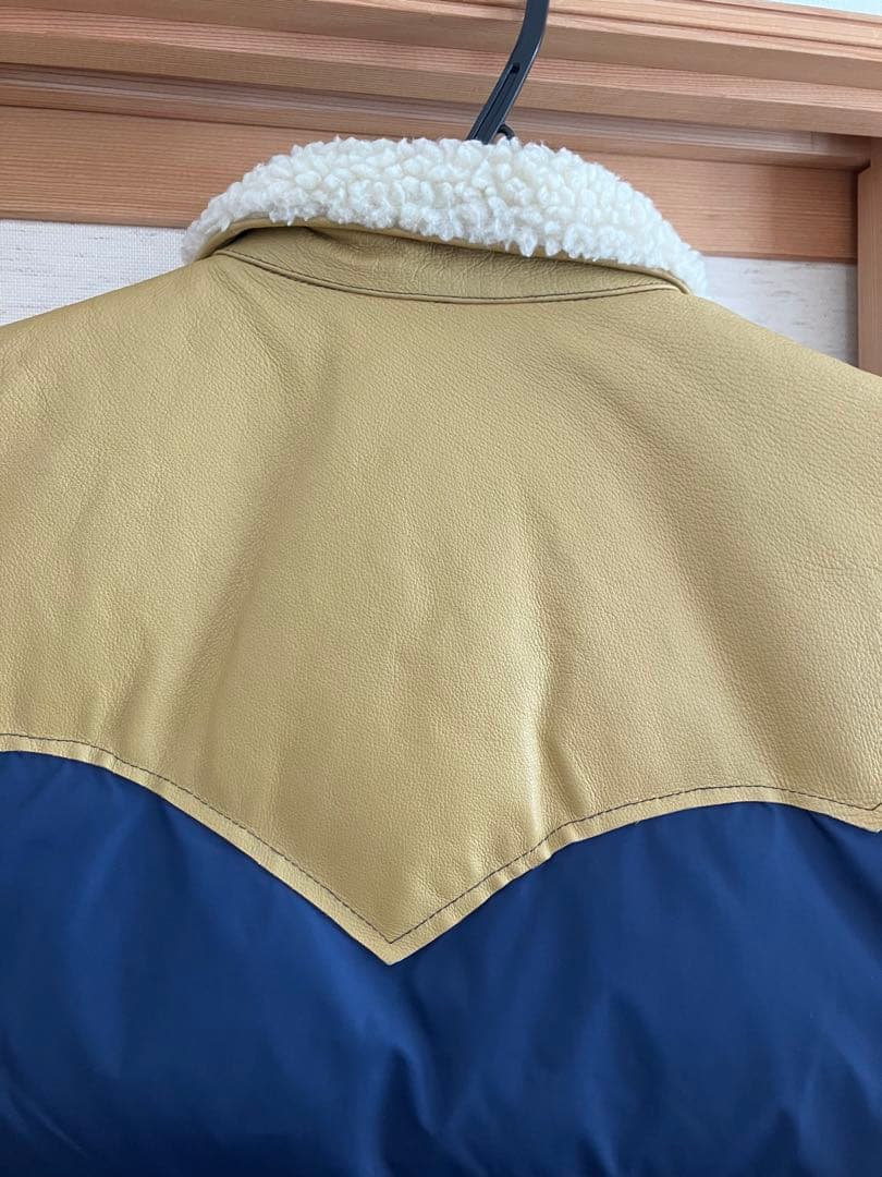 Denime レザー切り替えボアダウンベスト　ネイビー✖️ベージュ